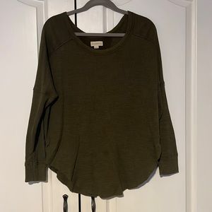 Aritzia olive thermal long sleeve tee with scoop neck sz M